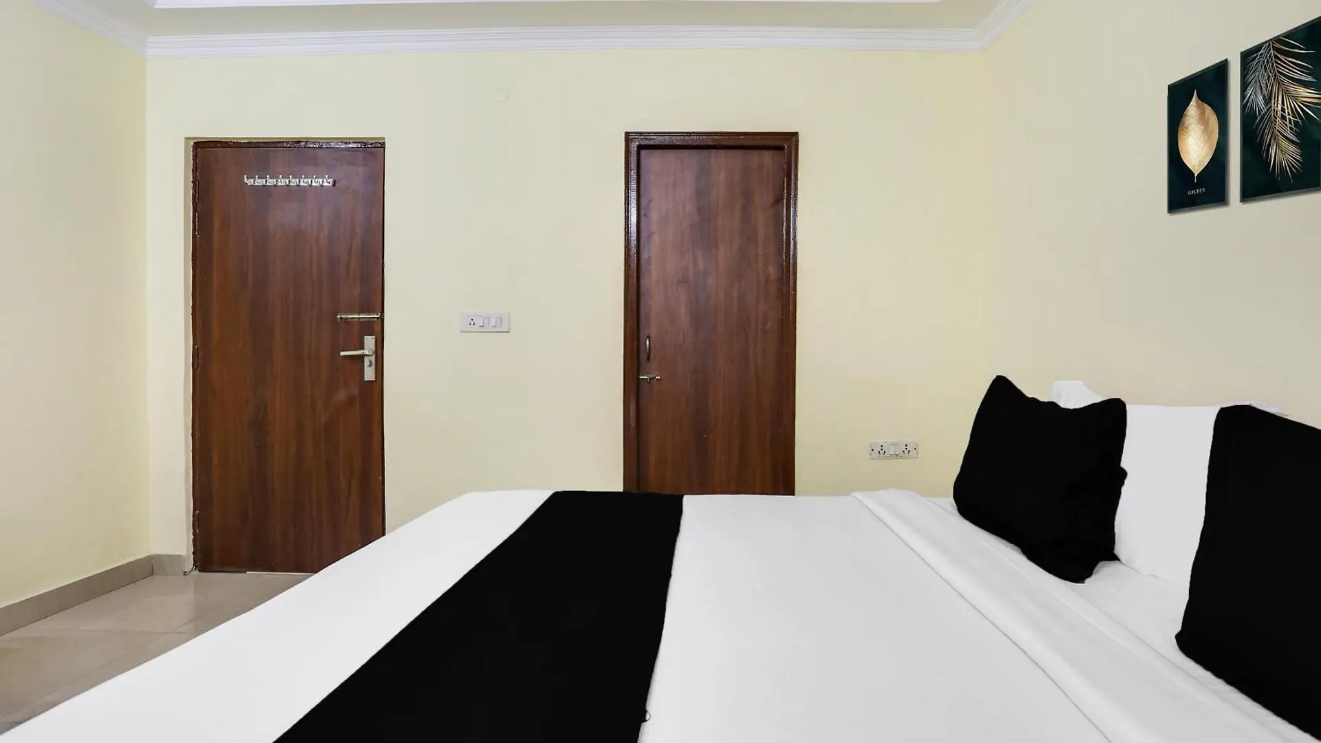 Super Hotel O Dwarka Metro Delhi